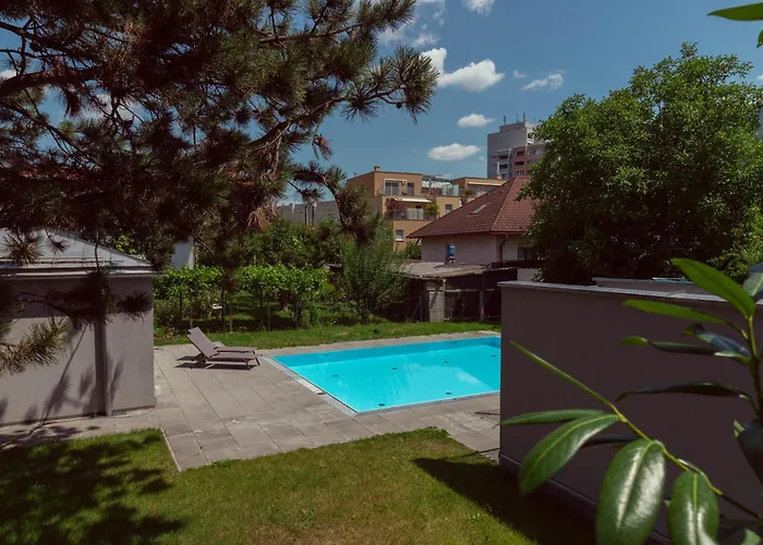 Modern Stylish Design With Free Parking Emily *