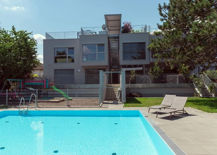 Modern Stylish Design With Free Parking Emily Apartment