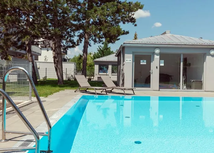 Modern Stylish Design With Free Parking Emily *