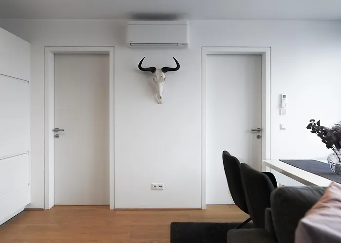 Modern Stylish Design With Free Parking Emily Vienna