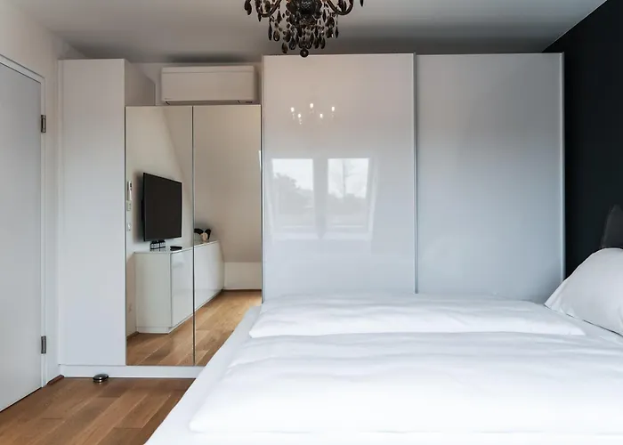 Modern Stylish Design With Free Parking Emily *
