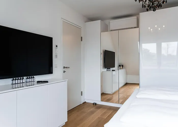 Apartment Modern Stylish Design With Free Parking Emily
